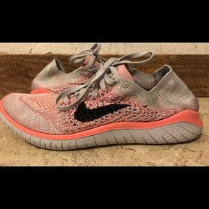 Nike size 8 free run fly knit running shoes